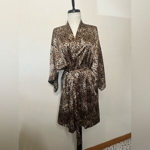 Victoria’s Secret leopard print shortie robe